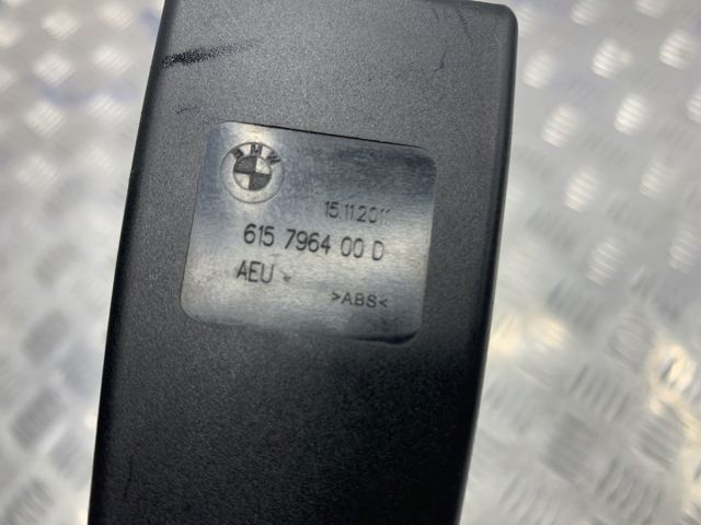 Рычаг фиксации ремня безопасности передний, правый 72119115306 BMW