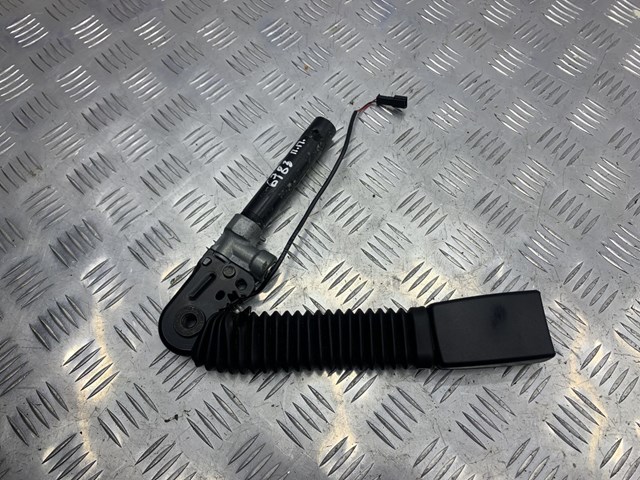 72119115306 BMW Рычаг (замок) фиксации ремня безопасности передний правый купить в Чернигов
