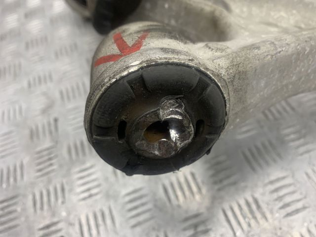 Нижний правый рычаг передней подвески 7L0407152J VAG