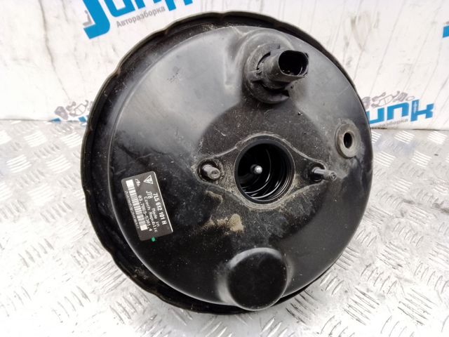 Вакуумник 7L5612105H VAG
