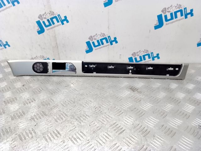 Накладка двери передней правой 7L6867068N7U7 VAG