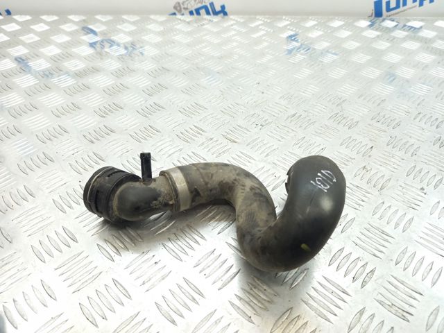 Патрубок системы охлаждения 7L8122101D VAG