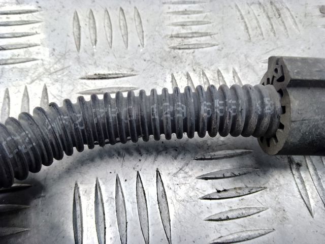 Дренажный шланг корпуса воздушного фильтра 7P0129653 VAG