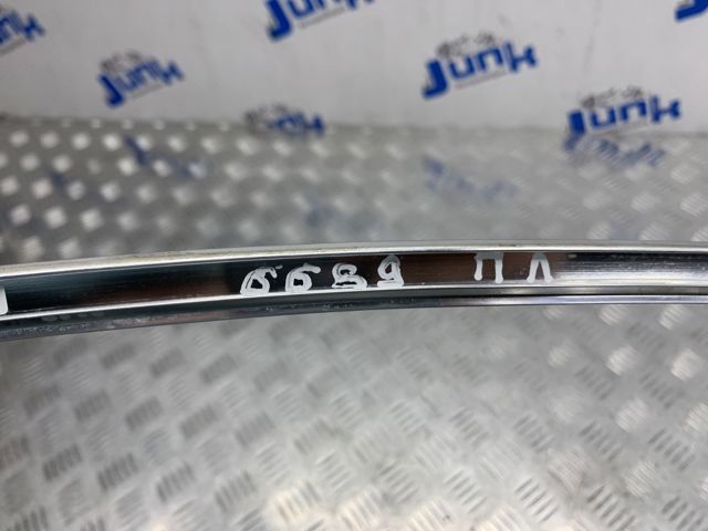 7P08539857Z7 VAG Молдинг лобового стекла левый купить в Кривой Рог