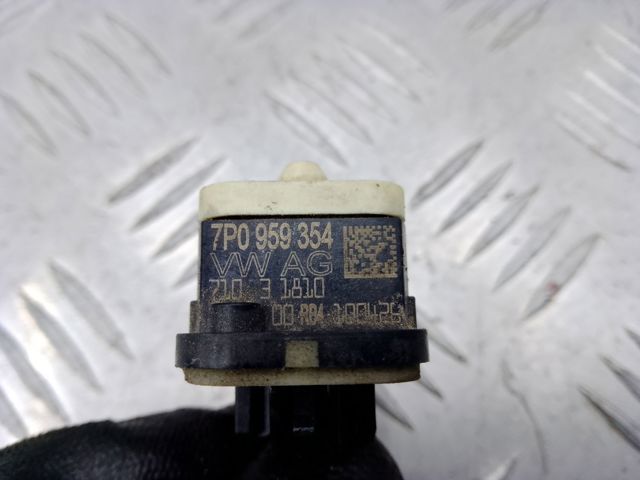 VAG 7P0959354 Датчик удара в наличии Украина