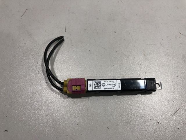 VAG 7P6035552P Усилитель сигнала антенны в наличии Кривой Рог