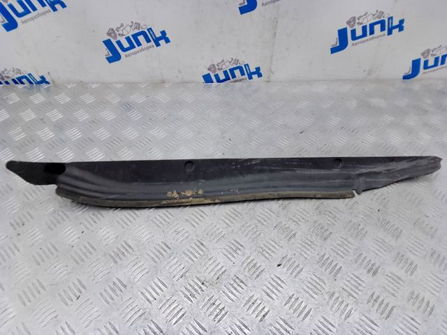 Уплотнитель крыла 7P6821111B VAG