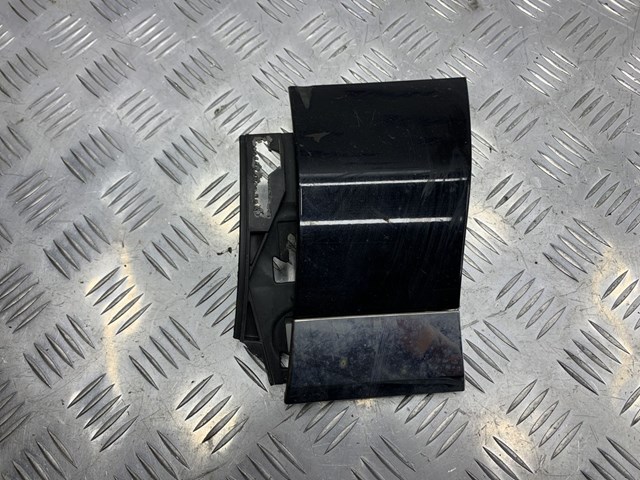 Есть дефект см.фото накладка крыла переднего правого для volkswagen touareg 2 (2010-2018) 7P6853718C