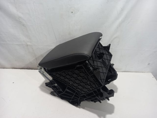 VAG 7P6864207C79X в наличии Киев