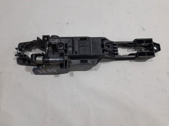 Держатель наружной ручки двери, передней правой 806101BA0A NISSAN