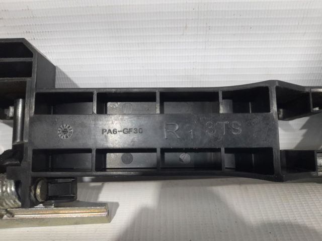 Держатель наружной ручки двери, задней правой 806104GA1B NISSAN