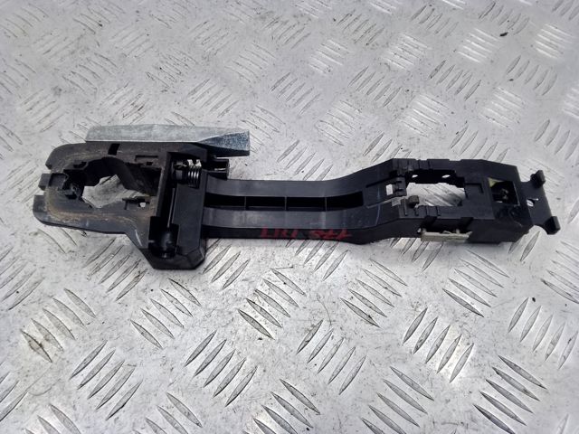 Держатель наружной ручки двери, передней правой 806105AA0A NISSAN
