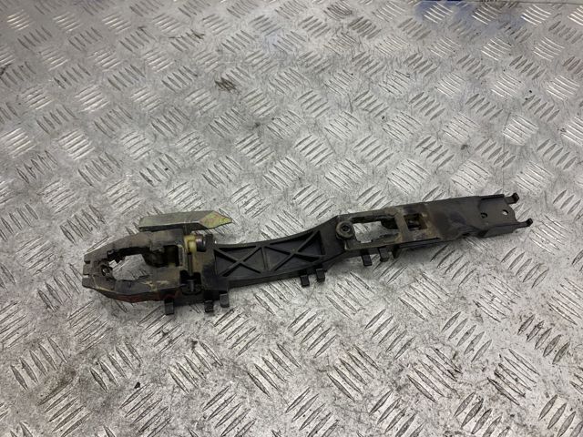 Держатель наружной ручки двери, передней правой 80610JK000 NISSAN