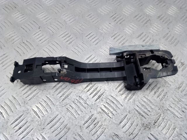 Держатель наружной ручки двери, передней левой 806115AA0A NISSAN