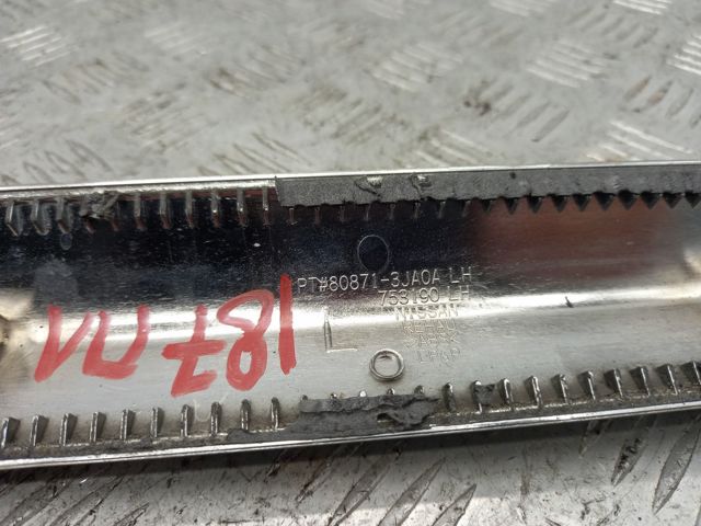 Молдинг передней левой двери, нижний 808713JA0A NISSAN