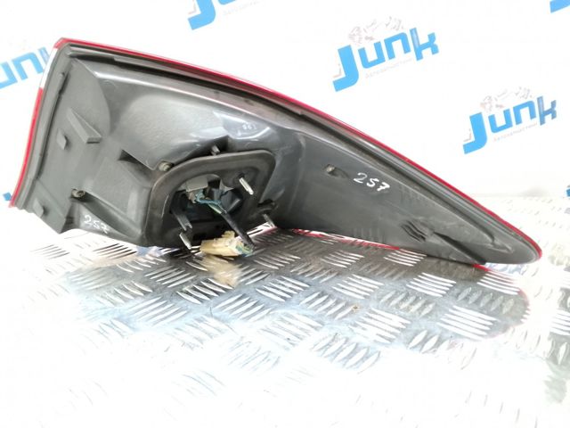Фонарь задний левый, внешний 8156150160 TOYOTA
