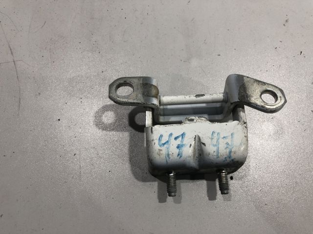 Петля задней левой двери 824013NA1A NISSAN