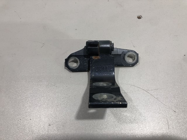Петля задней двери, левой 824211CA0A NISSAN