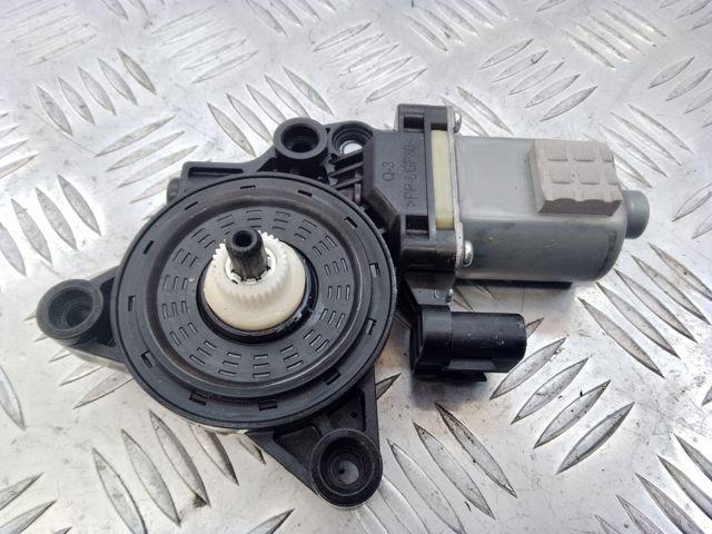 Мотор стеклоподъемника двери передней, правой 82460D4010 HYUNDAI