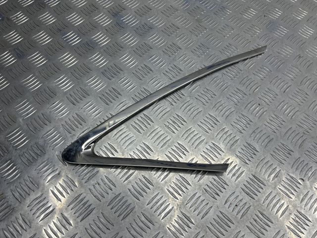 Стекло багажного отсека, правое 833001CA0A NISSAN
