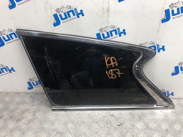 Стекло багажника, левое 833013JA0A NISSAN