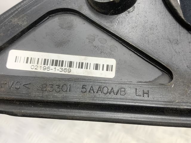 Стекло багажника, левое 833015AA0A NISSAN