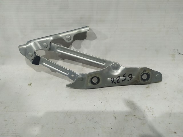 Шарнир крышки багажника 844011MA0A NISSAN