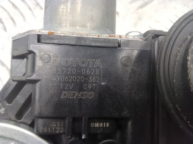 Мотор стеклоподъемника водительской двери 8572006281 TOYOTA