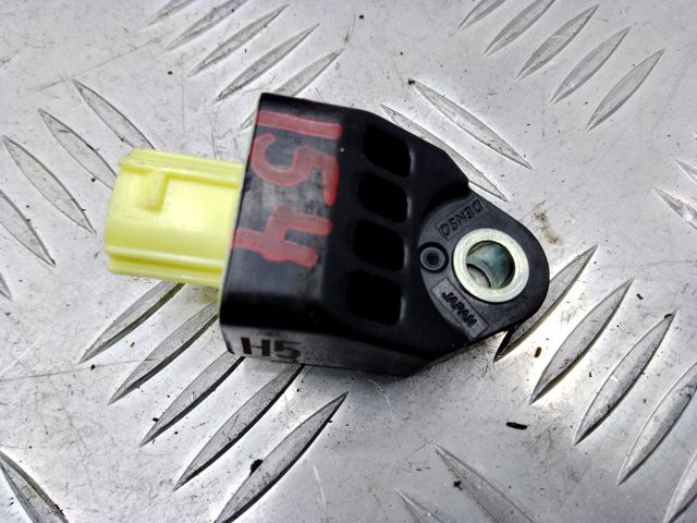 Датчик Айрбег передний 8983133050 TOYOTA