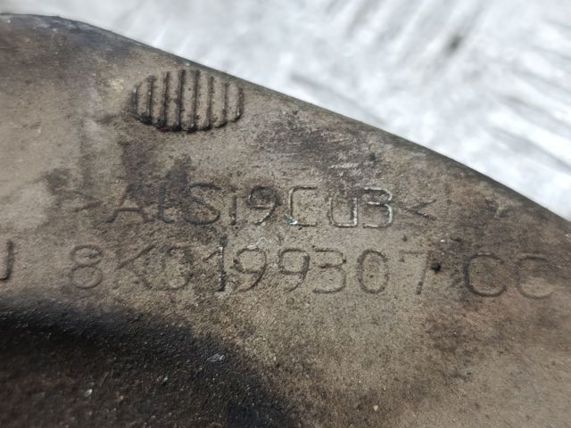 Кронштейн подушки (опоры) двигателя, левой 8K0199307CC VAG