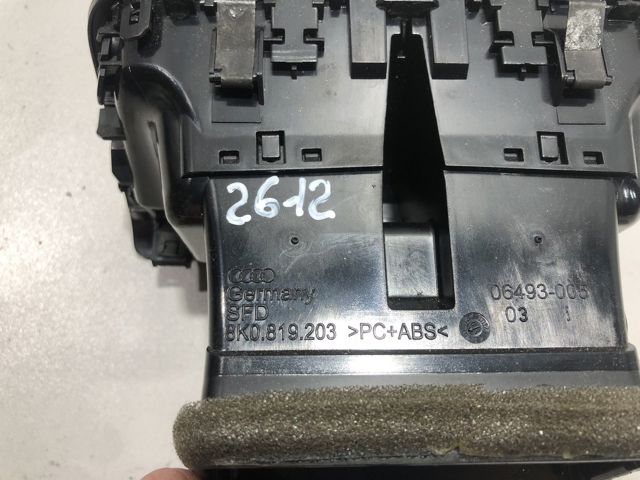 Решетка вентиляции салона в подлокотнике, задняя 8K0819203 VAG