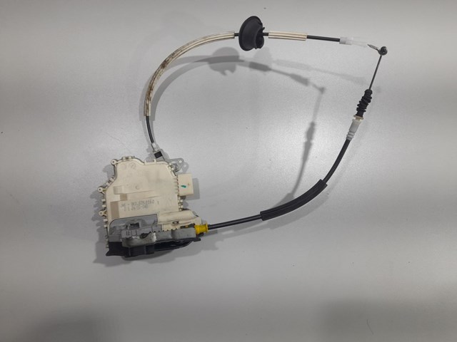 Замок задней правой двери  8K0839016D VAG