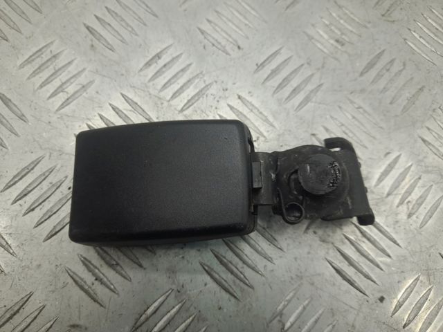 Рычаг фиксации ремня безопасности задний правый 8K0857740AC VAG