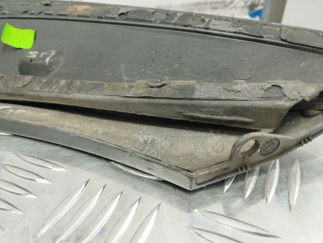 Молдинг задней арки крыла, правый 8K98538181RR VAG