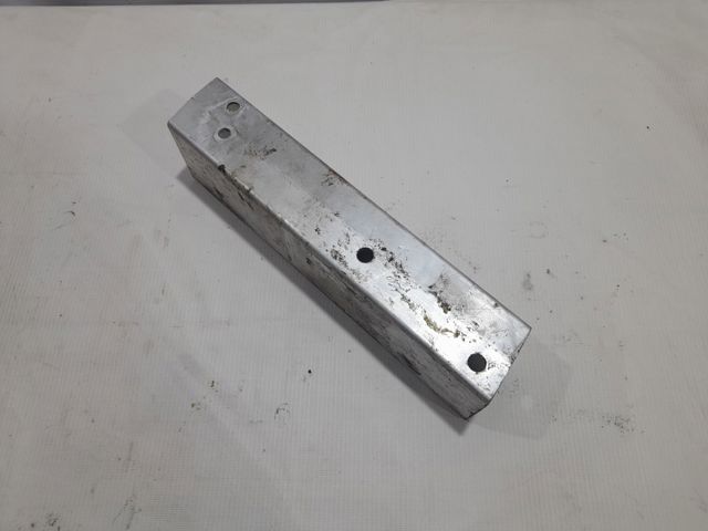 Кронштейн усилителя заднего бампера 8R0807331C VAG