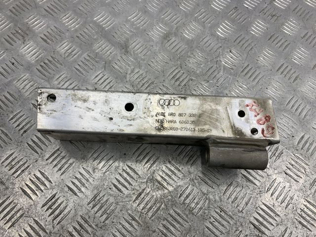 Кронштейн усилителя заднего бампера 8R0807332D VAG