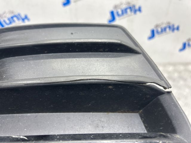 VAG 8R0807682JBJI Заглушка (решетка) противотуманных фар бампера переднего правая в наличии Львов