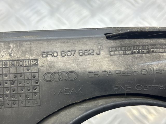 8R0807682JBJI Заглушка (решетка) противотуманных фар бампера переднего правая купить Днепр