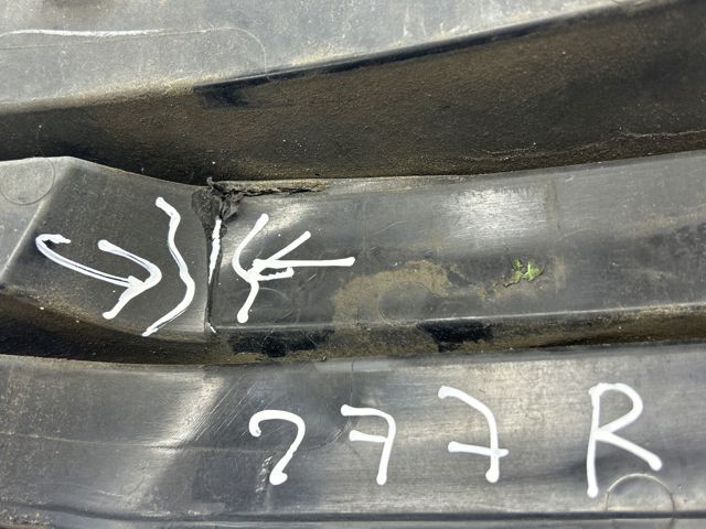 8R0807682JBJI VAG Заглушка (решетка) противотуманных фар бампера переднего правая купить в Ровно