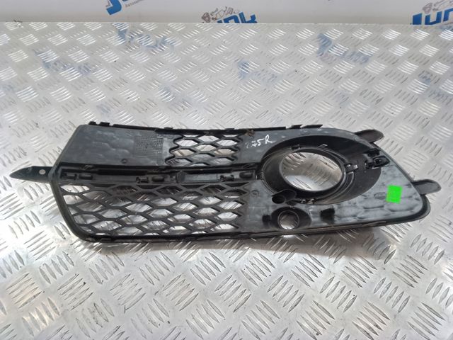 VAG 8R0807682NBJI Заглушка (решетка) противотуманных фар бампера переднего правая в наличии Запорожье
