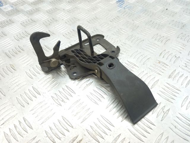 VAG 8R0823480A Стояк-крюк замка капота в наличии Черновцы