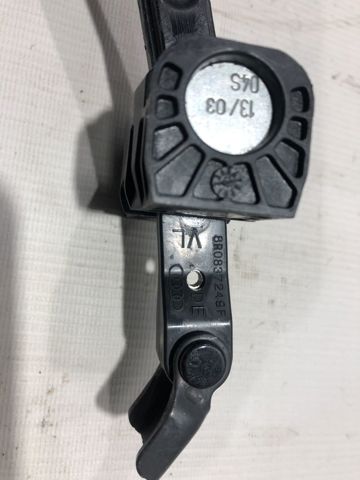 VAG 8R0837249F Ограничитель открывания двери передний в наличии Хмельницкий