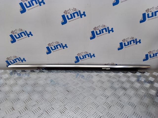 8R0853283F2ZZ VAG Молдинг опускного стекла двери передней левой купить в Запорожье