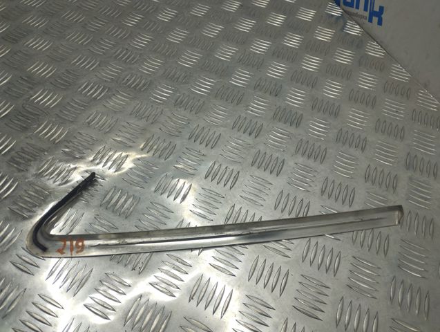 Молдинг стекла заднего левый 8R0853345A2ZZ VAG