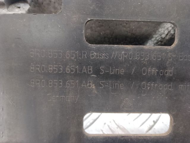 8R0853651ALT94 VAG решетка радиатора