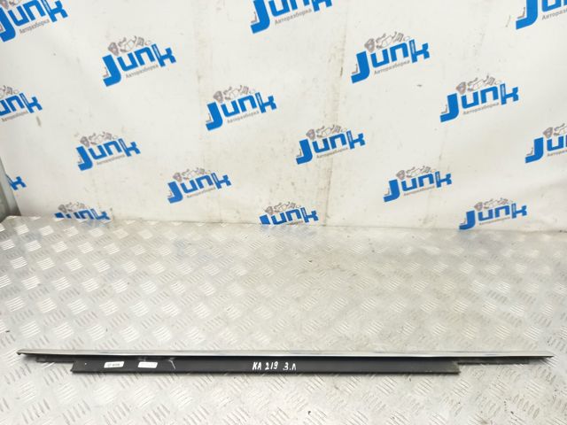 Молдинг опускного стекла нижний, двери задней, левой 8R0853763F2ZZ VAG