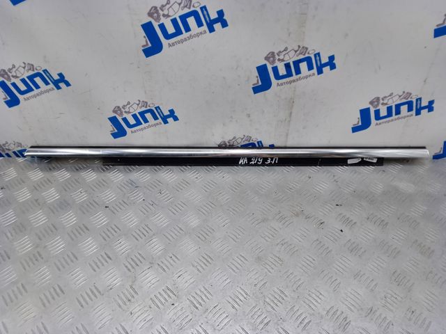 8R0853764C2ZZ VAG Молдинг опускного стекла двери задней правой купить в Киев