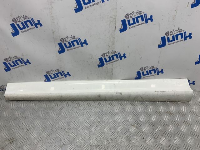 8R0853959BGRU Молдинг двери передней левой купить Кривой Рог