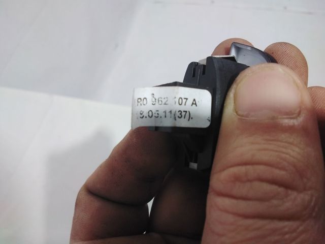 Приборы управления блокировкой замков 8R0962107A VAG
