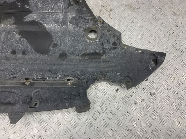 Защита двигателя передняя 8R1863821D VAG